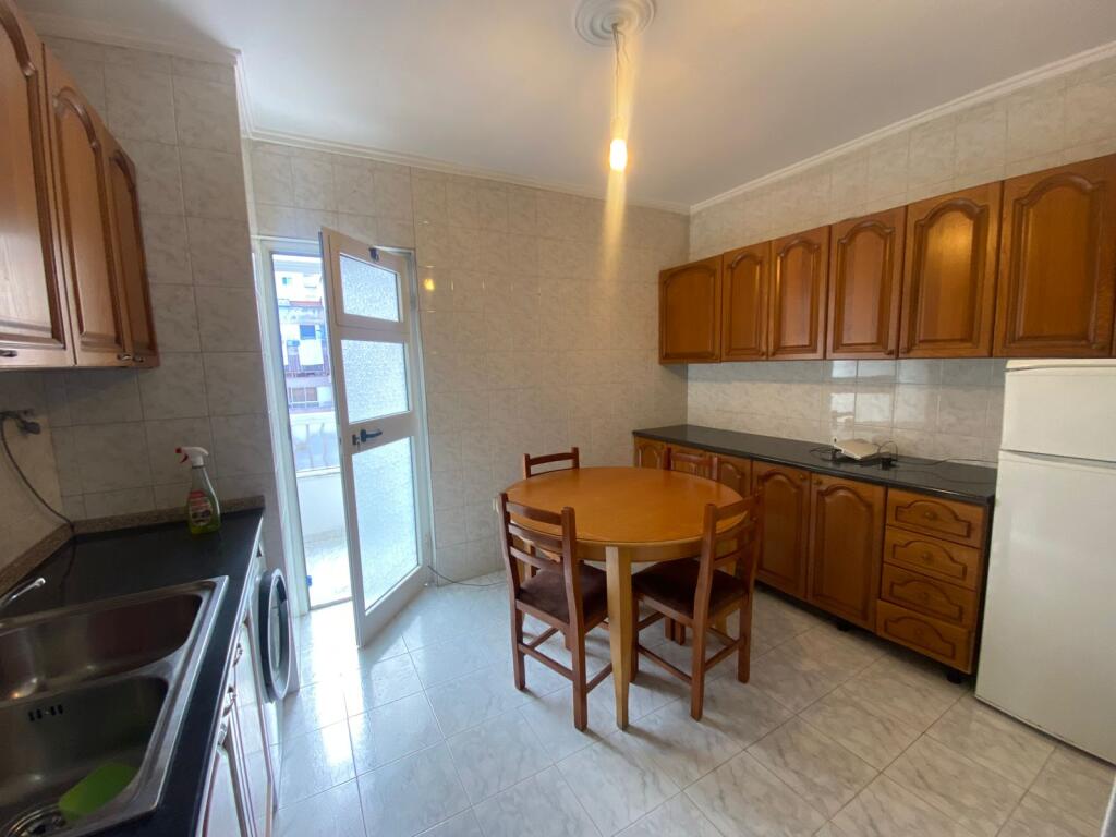 Jepet apartament 2+1 me qira ne Laprake.