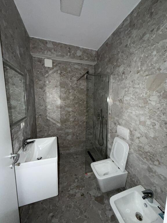 Apartment for sale in the Shkëmbi i Kavajës area, type 1+1 with veranda and storage room.