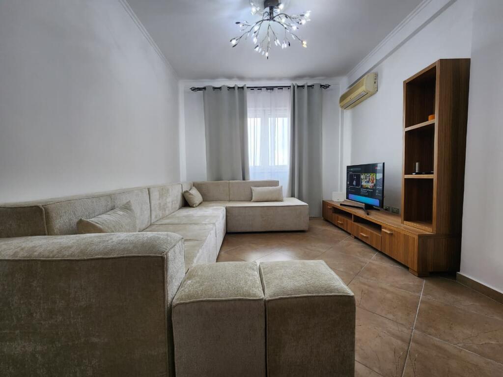 Me Qira Apartament💫: 2+1+1Wc &amp; 1 Ballkone + Mundesi Parkimi Me Qera📍 Qender ,Rruga Fortuzi || 720€/Muaj