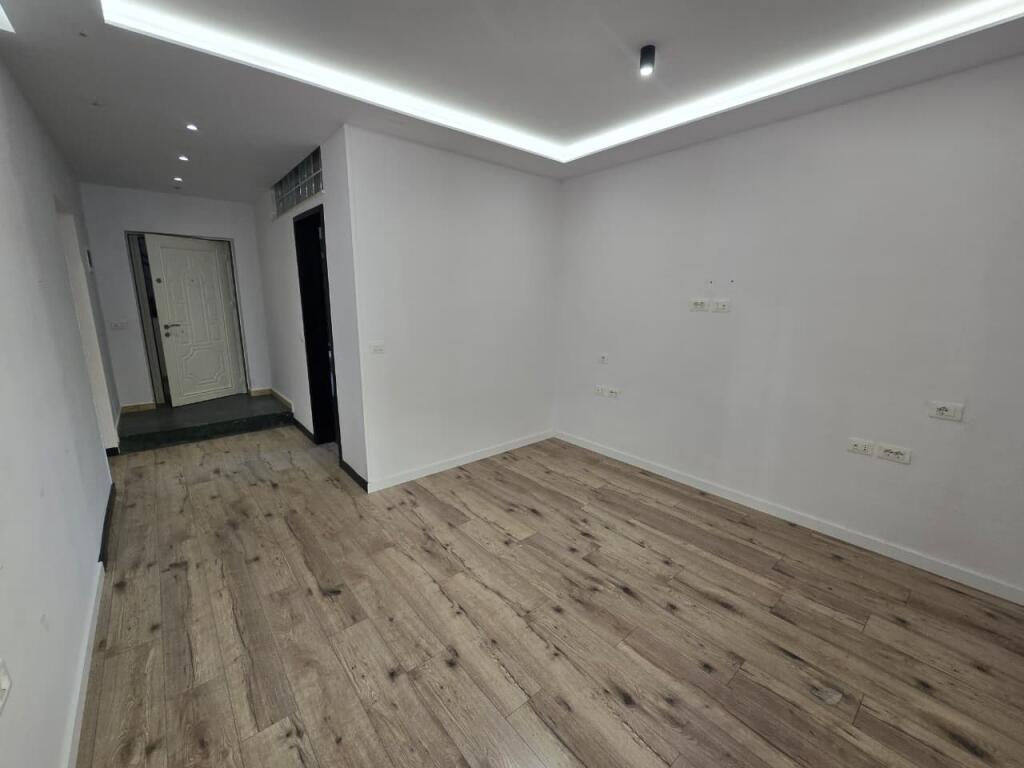 *Apartament  1+1 Ne Shitje  Prane Rruges Se Kosovareve*
