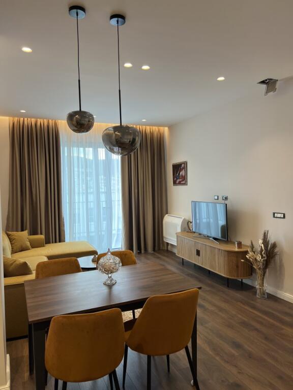 JEPET ME QIRA 2+1+2 KOMUNA E PARISIT 1100 EURO