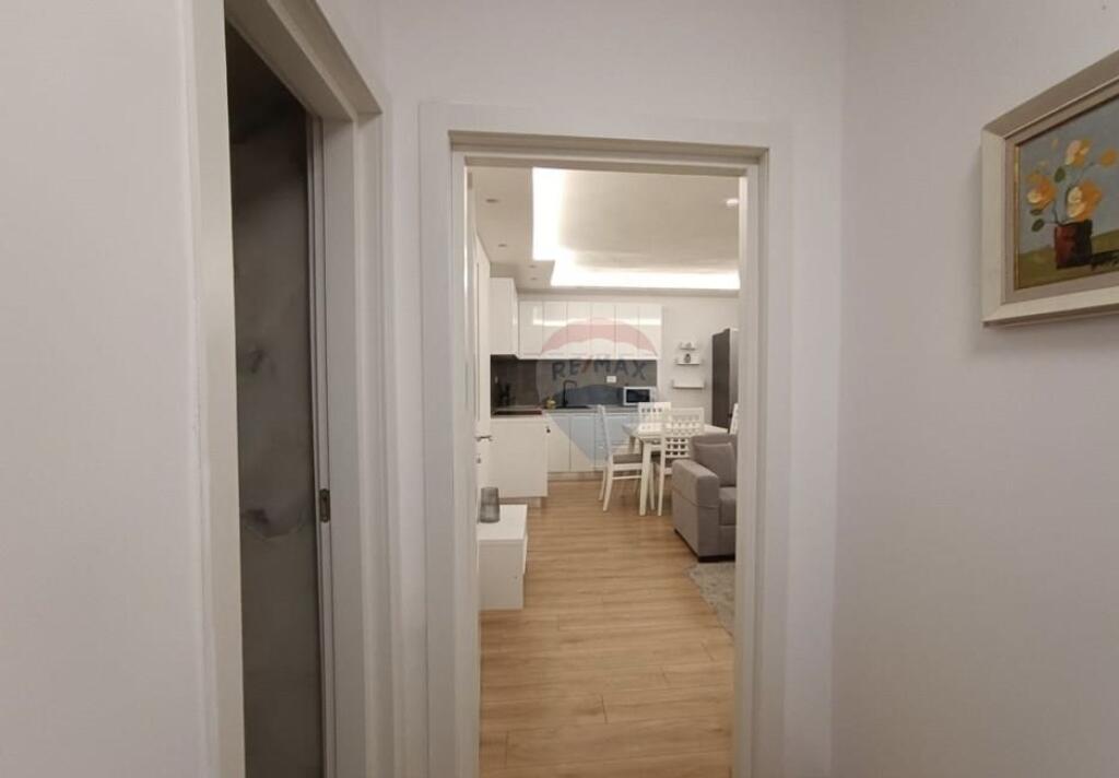 Apartament 2+1 me qira ne Qender - Rruga e Barrikadave