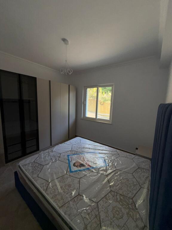 Apartment for sale in the Shkëmbi i Kavajës area, type 1+1 with veranda and storage room.