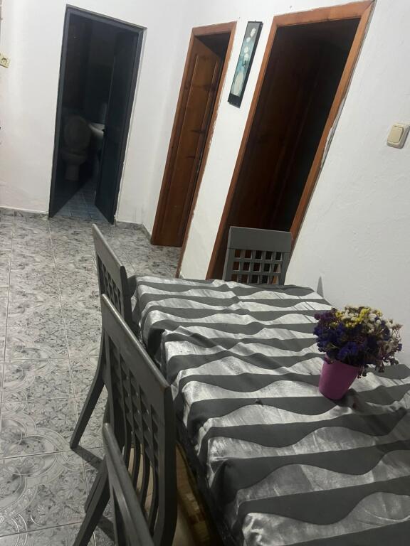 Affittasi 1+1 KOMBINAT PIANO 1 casa privata 35.000 lek