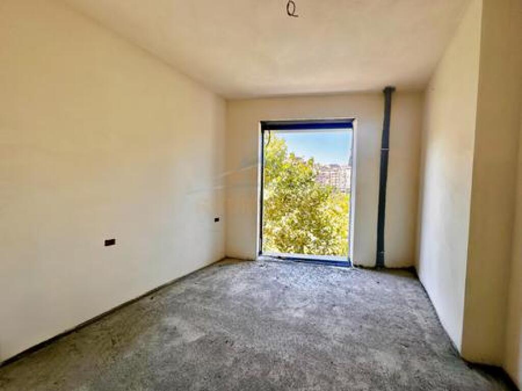 Shitet, Apartament 2+1, Liqeni i Thatë, Tiranë