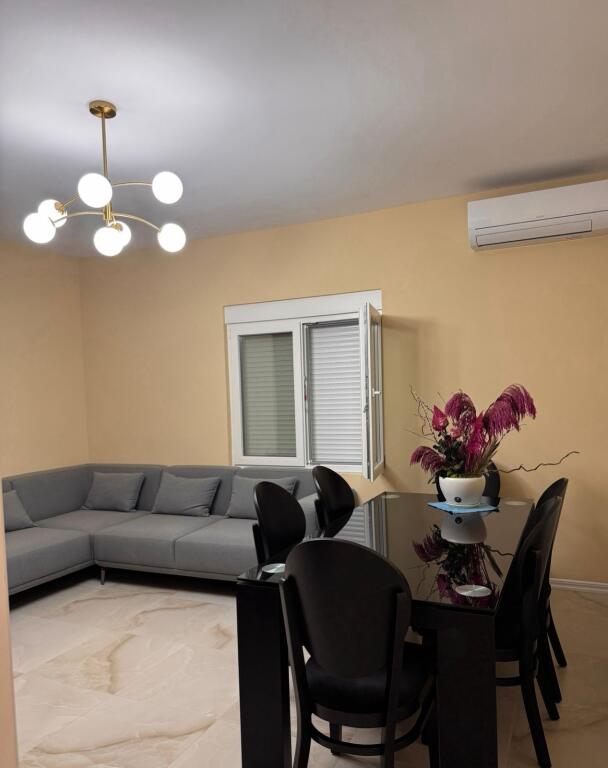 APARTAMENT ME QERA 2+1+2 PALLATI I BRIGADAVE 1100 EURO