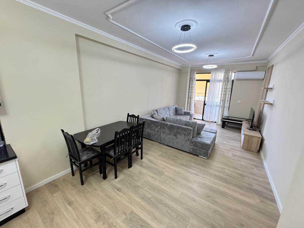 Qera Apartament 1+1  📍21 dhjetori,mbrapa poliklinikes nr9 •Kati 4 me ashensor Cmimi 60.000 leke i pa diskutueshem
