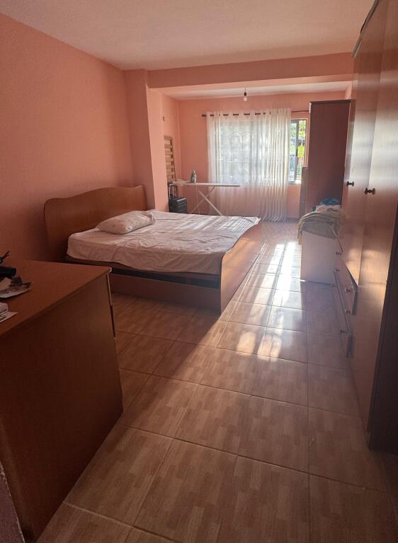 Në shitje 1+1+kuzhinë më vete📍Fresk / Tek Shkolla 17 Nentori (Rruga Thesarit) Pallat i ri (kati 1+ Depo ) 115.000 euro