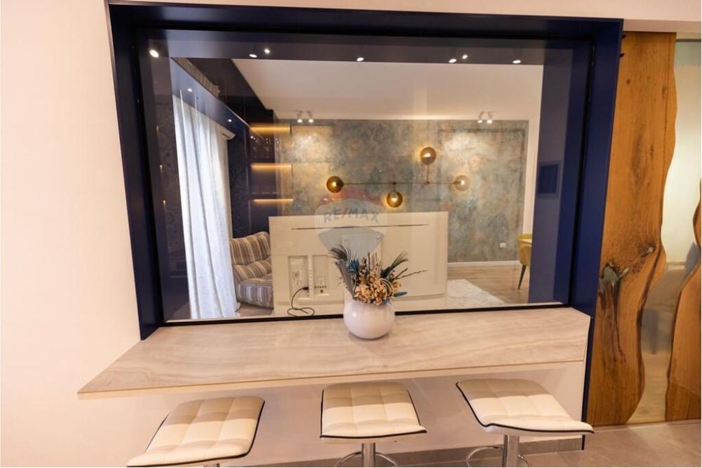 Shitet apartament 2+1 modern në qendër të Tiranës, pas 15-Katëshit