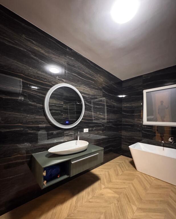 APARTAMENT ME QERA 2+1+2 PALLATI I BRIGADAVE 1100 EURO