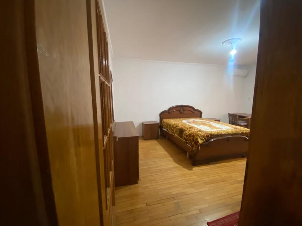 Jepet apartament 2+1 me qira ne Laprake.