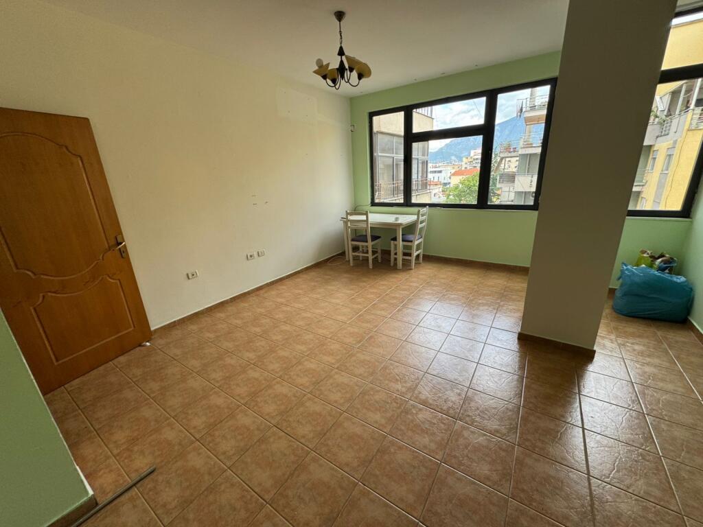 apartment for rent at Pazari i ri