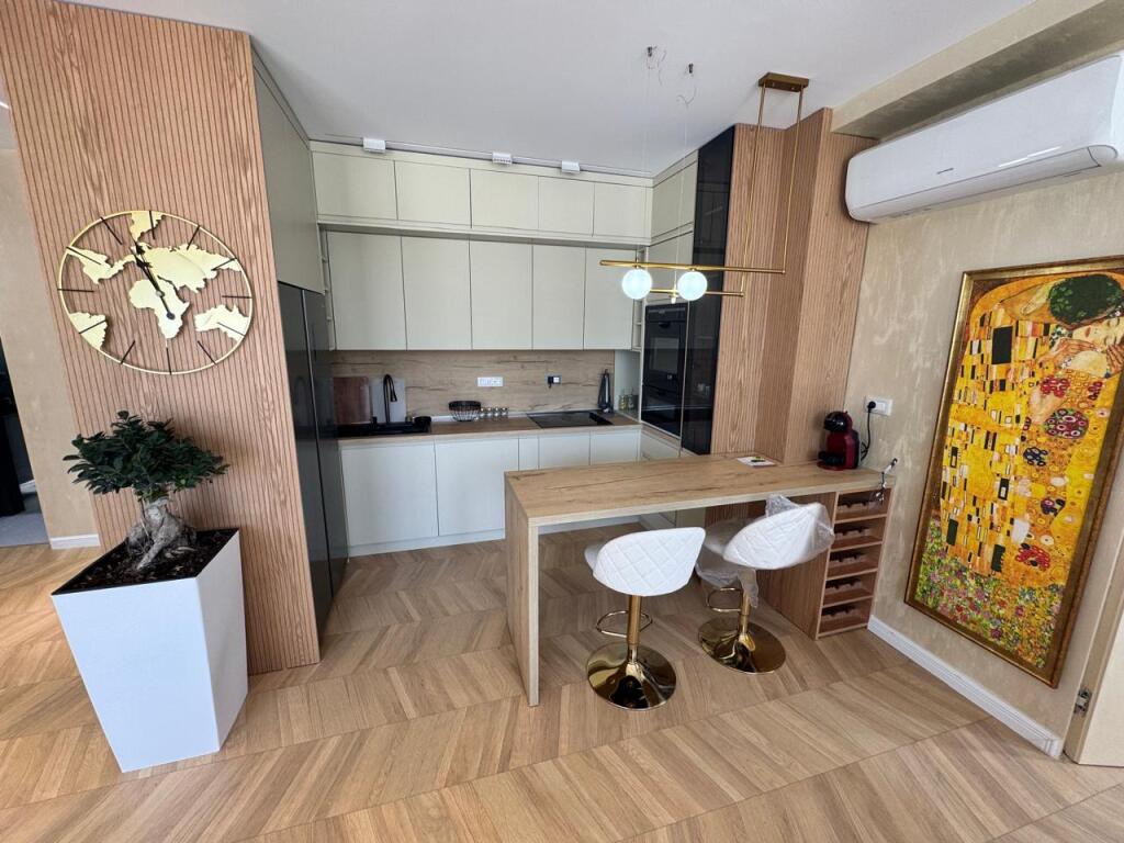 Apartament 2+1 + Parking ne Farke me pamje nga Liqeni!