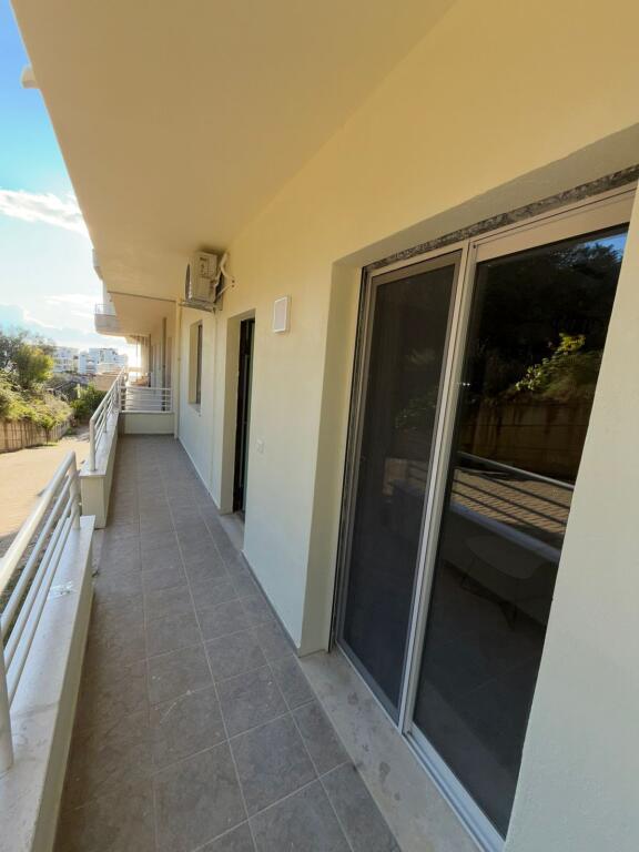 Apartment for sale in the Shkëmbi i Kavajës area, type 1+1 with veranda and storage room.