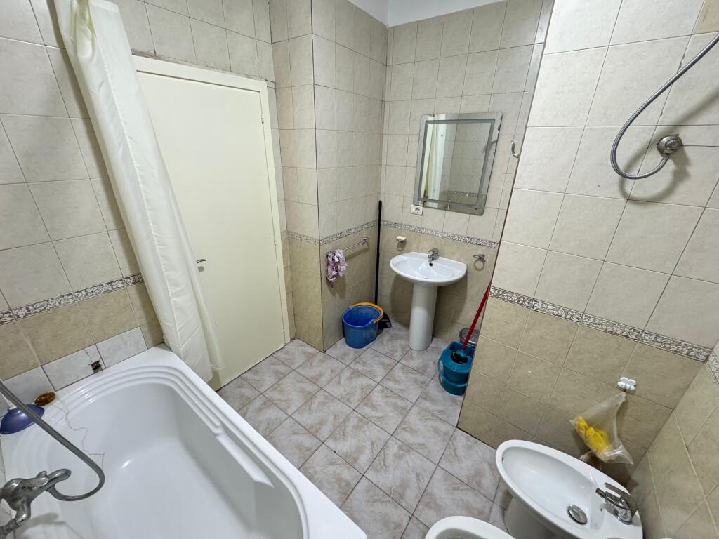 Apartament me qera 1+1 Tek 21 dhjetori