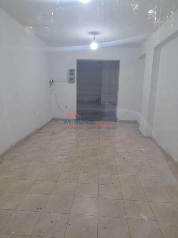 Dyqan ne Shitje te Medreseja Tirane