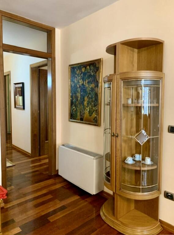 📍 Apartament 3+1 për Qira – Rruga Donika Kastrioti, Qendër, Tiranë