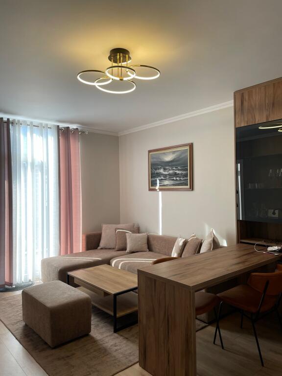 🏢In the Yzberisht area, near the Grand Gallery Complex, a 2+1 furnished apartment is for rent. 500 Euro