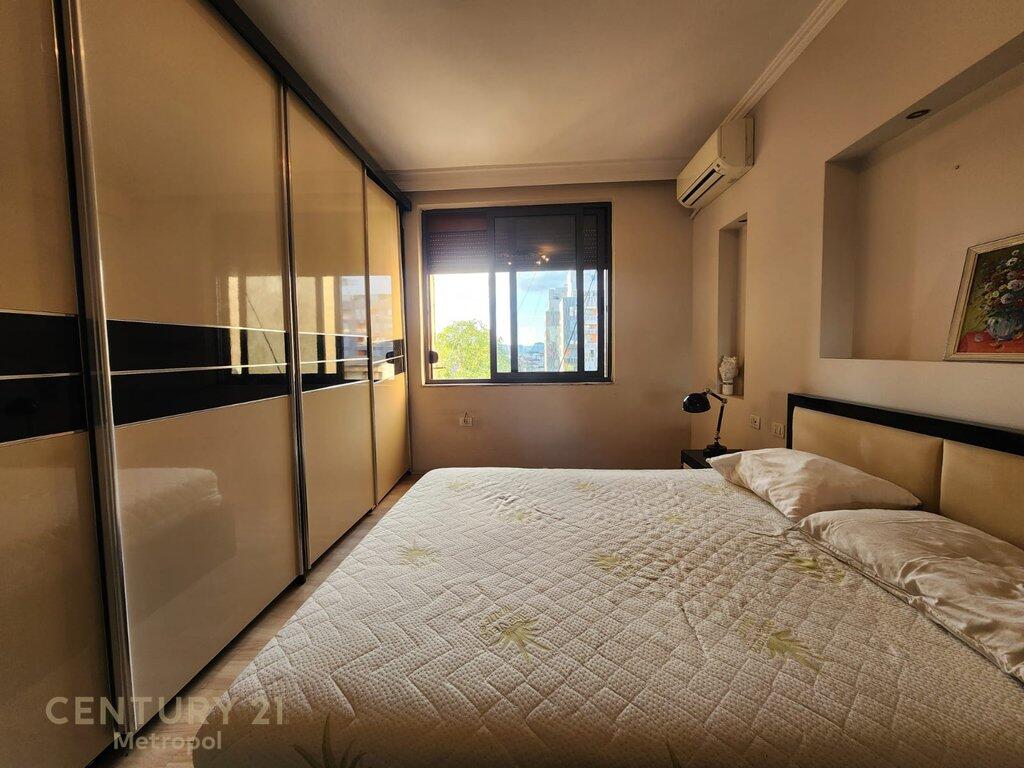JEPET ME QERA APARTAMENT 2+1 TEK RRUGA MUHAMET GJOLLESHA!
