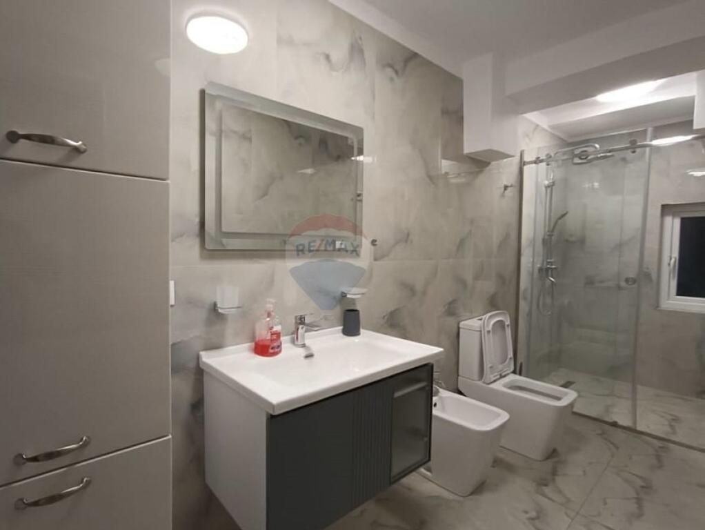 Apartament 2+1 me qira ne Qender - Rruga e Barrikadave