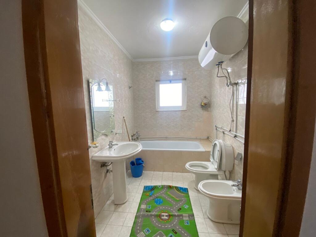 Jepet apartament 2+1 me qira ne Laprake.