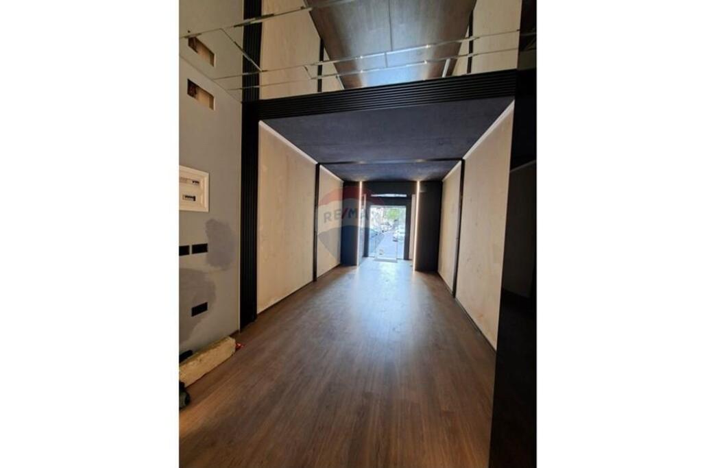 Shop for rent at Wilson Square