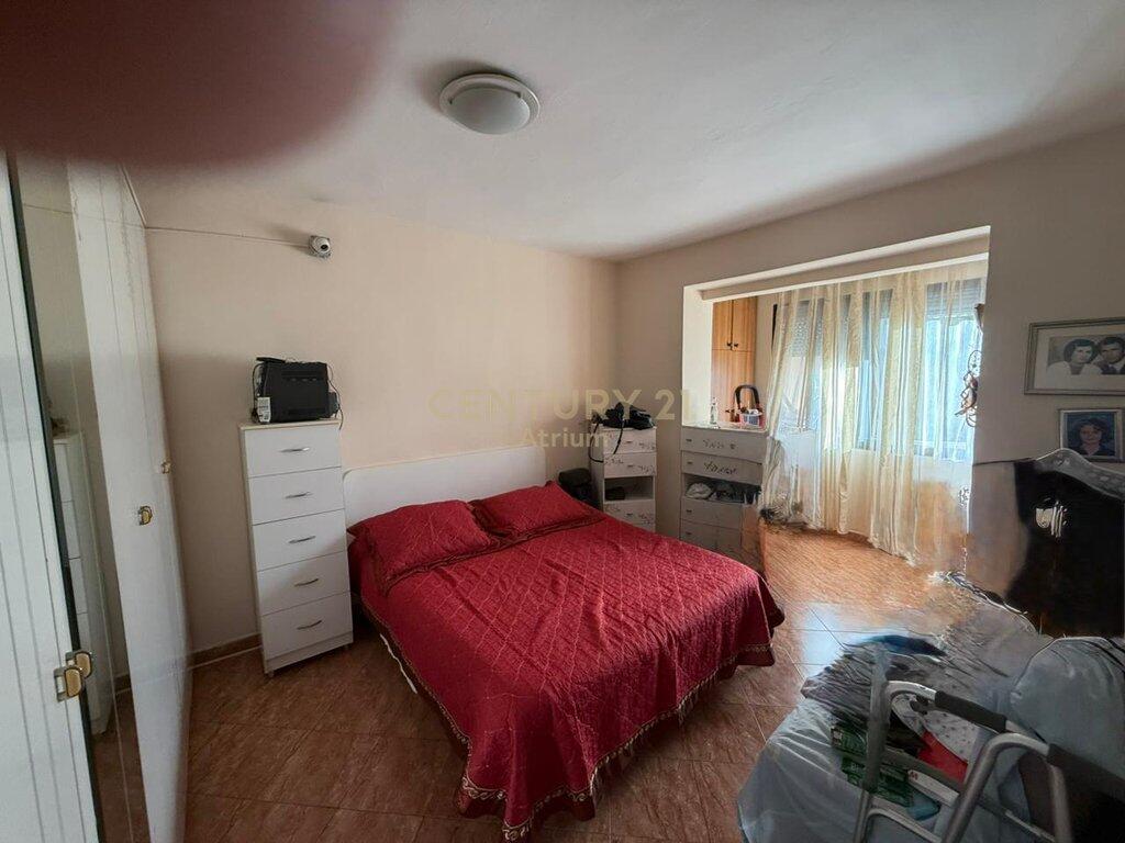 Jepet me qira Apartament 1+1 te Rruga Bardhyl!!!