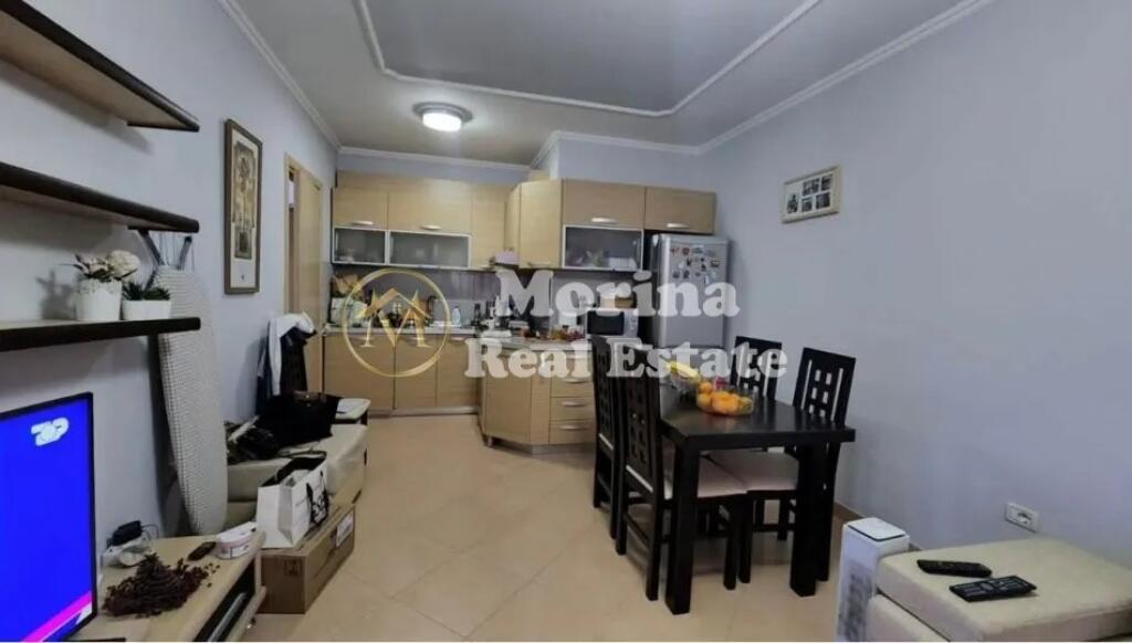 Qera, Apartament 1+1, Perball Prokurorise se Tiranes, 520 euro/muaj