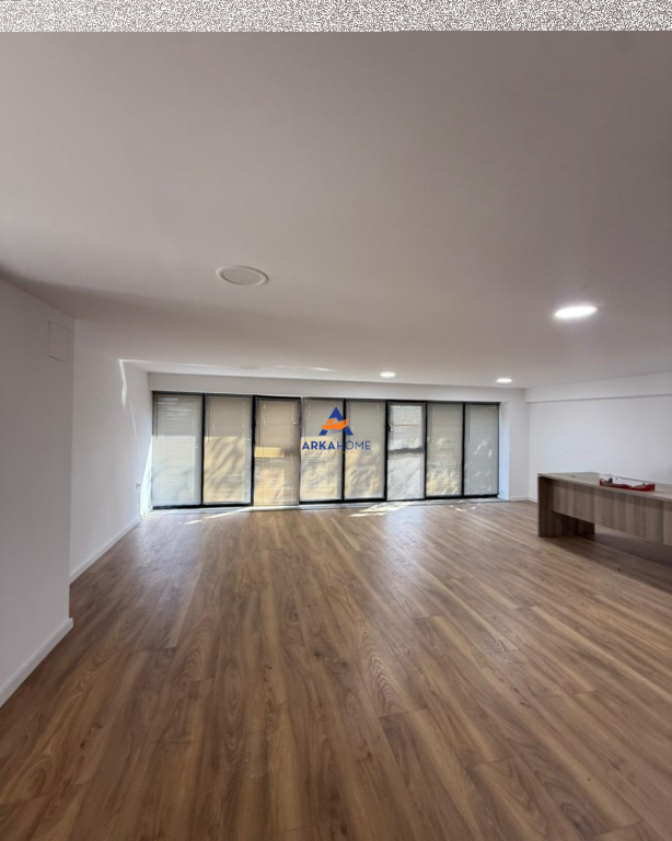 BUSINESS BUILDING FOR RENT 1100M2 "IN KASHAR" 250,000 LEKE