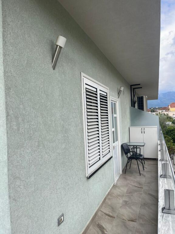 Affittasi Appartamento 2+1+1 con Balcone