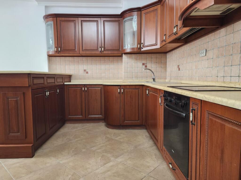 Me Qira Apartament💫: 2+1+1Wc &amp; 1 Ballkone + Mundesi Parkimi Me Qera📍 Qender ,Rruga Fortuzi || 720€/Muaj