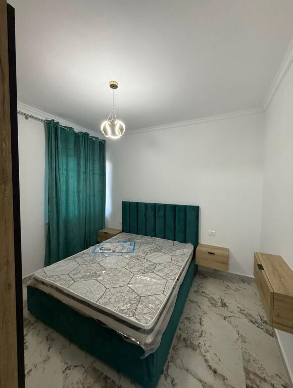 Shitet apartament 1+1 Veranda+Depo. Shkembi Kavajes