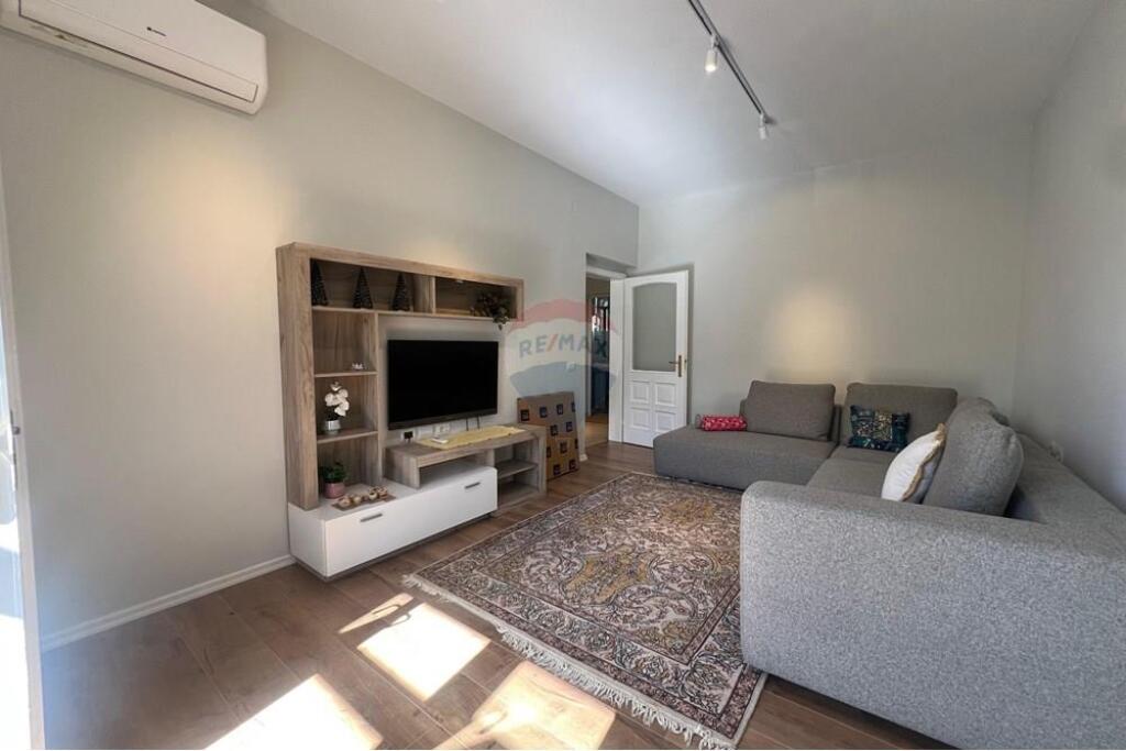 Apartament 1+1 me qira tek Mine Peza