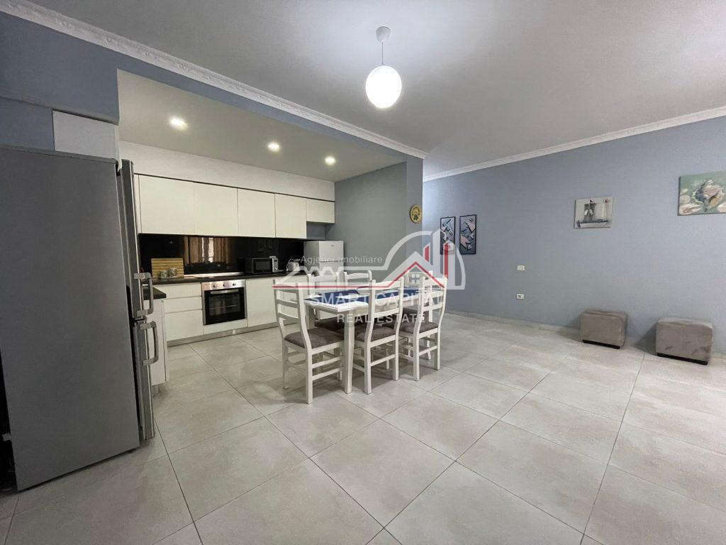 AFFITTASI APPARTAMENTO 3+2 – VICINO ALLA CHIESA CATTOLICA, VLORA!!!