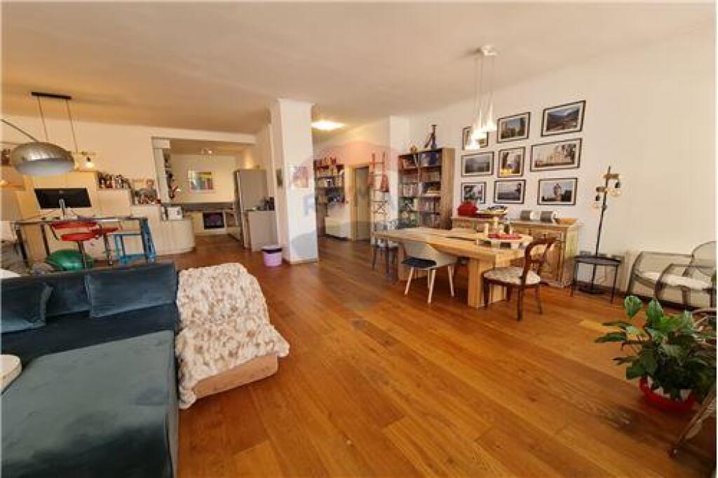 Apartament 4+1 per qira ne Bllok, tek Garda!