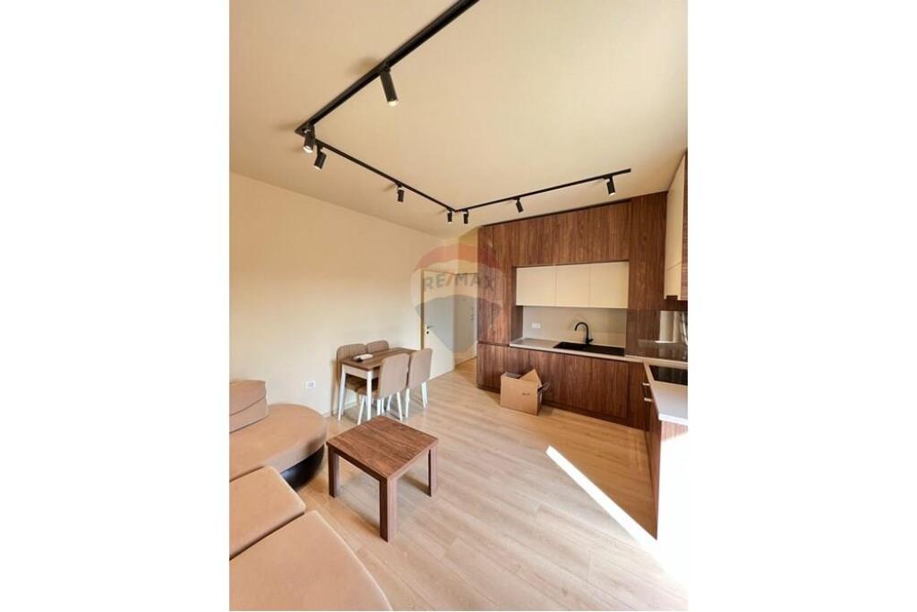 Super apartament 1+1 me post parkimi