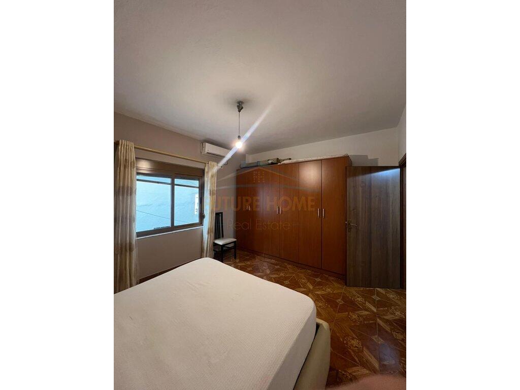 In vendita, Appartamento 1+1, Città Studentesca, Tirana.