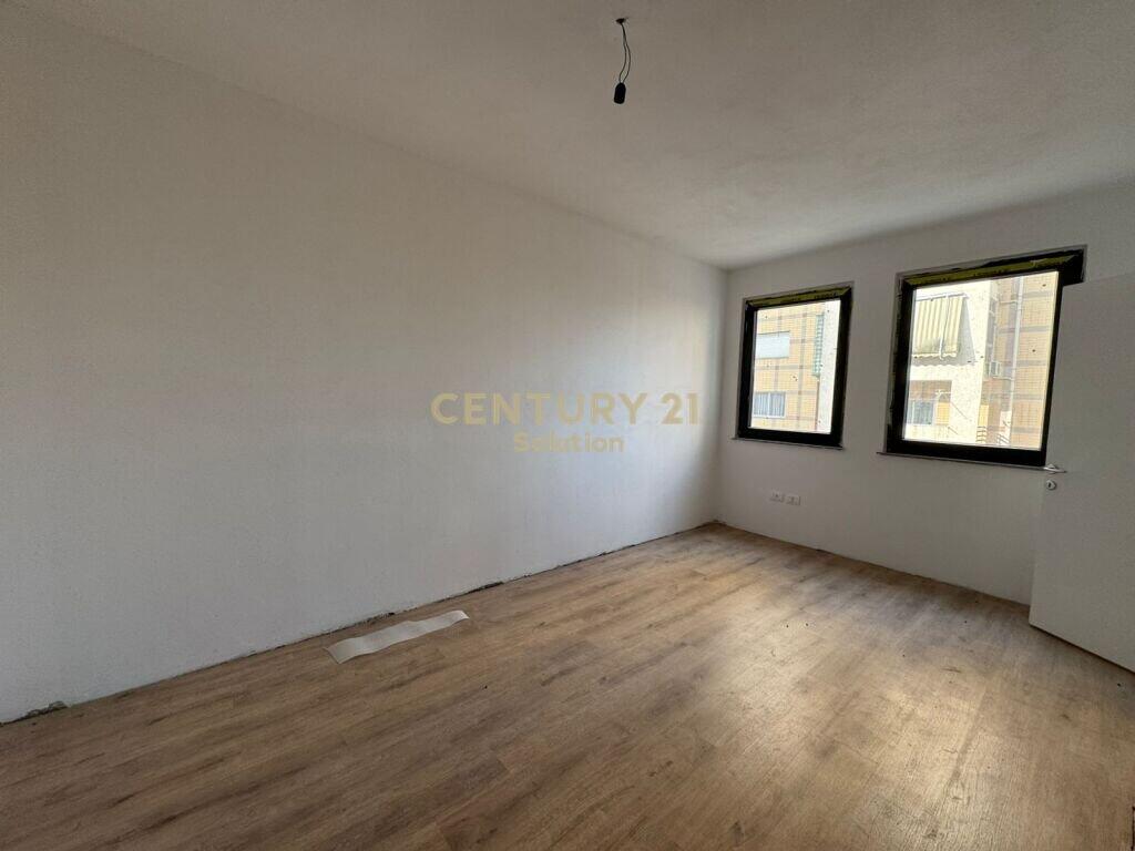 Shitet apartament 1+1 në Astir!