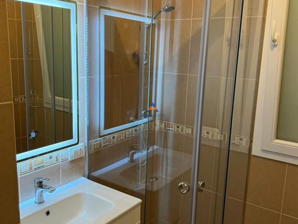 JEPET ME QERA 2+1+BALLKON "TEK EKONOMIKU, RRUGA GRAMOZ PASHKO" 800 EURO