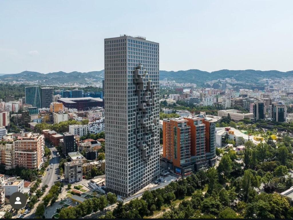 OFFICE FOR RENT 780 M2 DOWNTOWN ELBASAN STREET 23,000 EURO