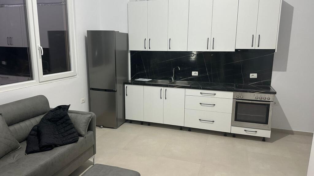 Jepet 1+1 me Qera Bashk me 🅿️Parkimi, E mobiluar