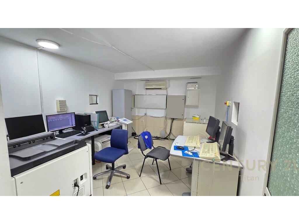BUILDING (CLINIC) FOR RENT ON THE STREET SIDE NEAR THE MILITARY HOSPITAL!
