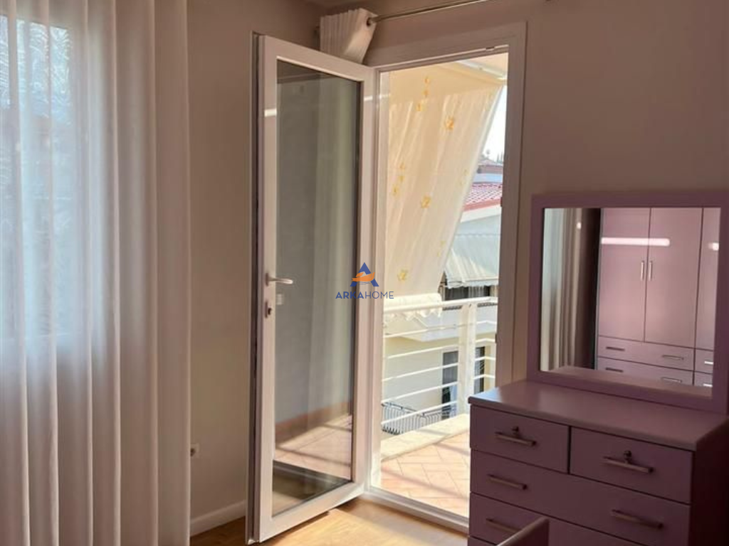 JEPET ME QERA 2+1+BALLKON "TEK EKONOMIKU, RRUGA GRAMOZ PASHKO" 800 EURO