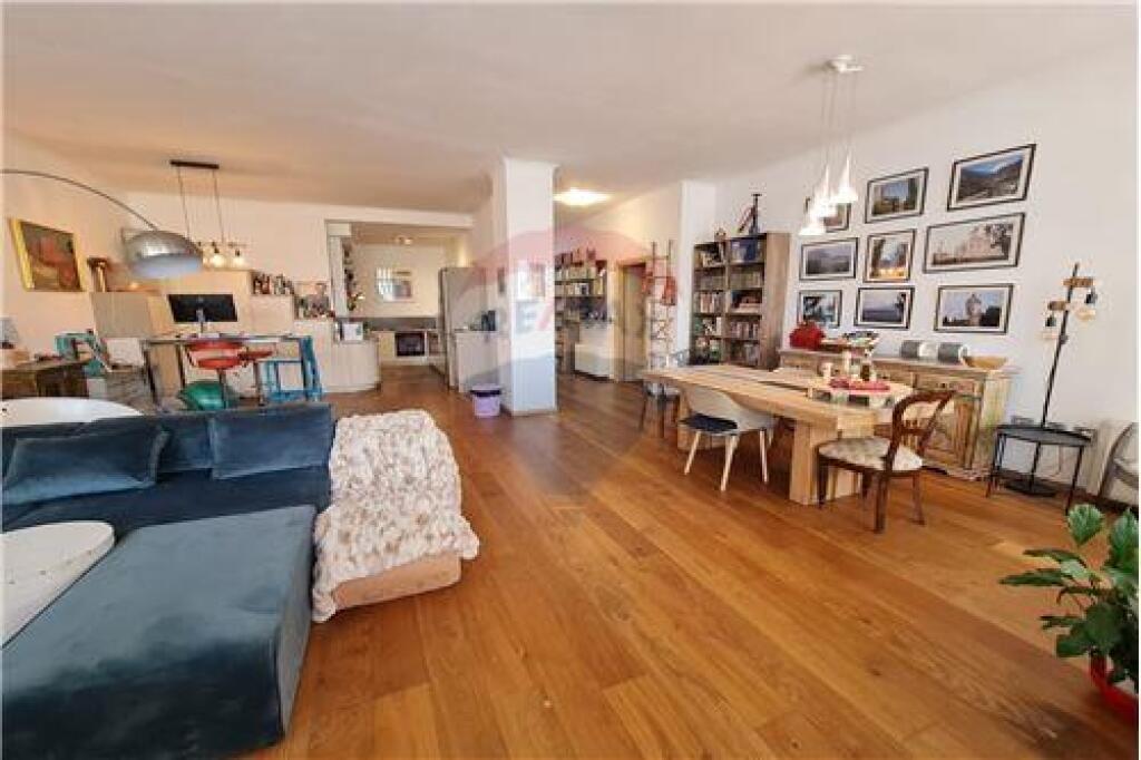 Apartament 4+1 per qira ne Bllok, tek Garda!