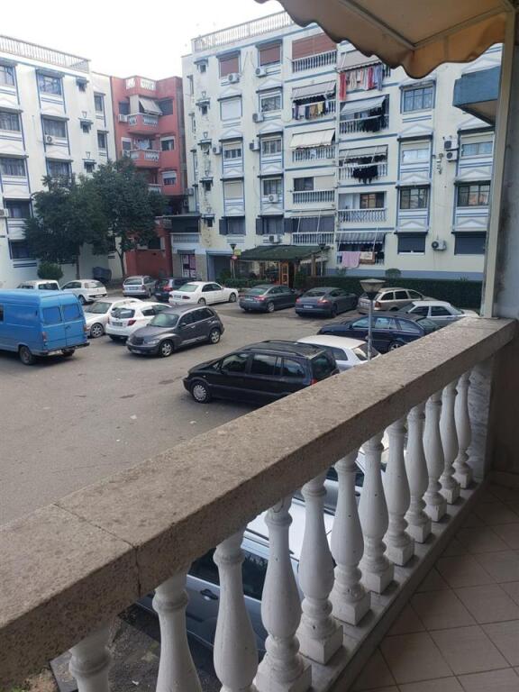 Tirane, affittasi appartamento 2+1+Balcone, 2° piano, 110 m² 500 € (Complesso Malajzian)
