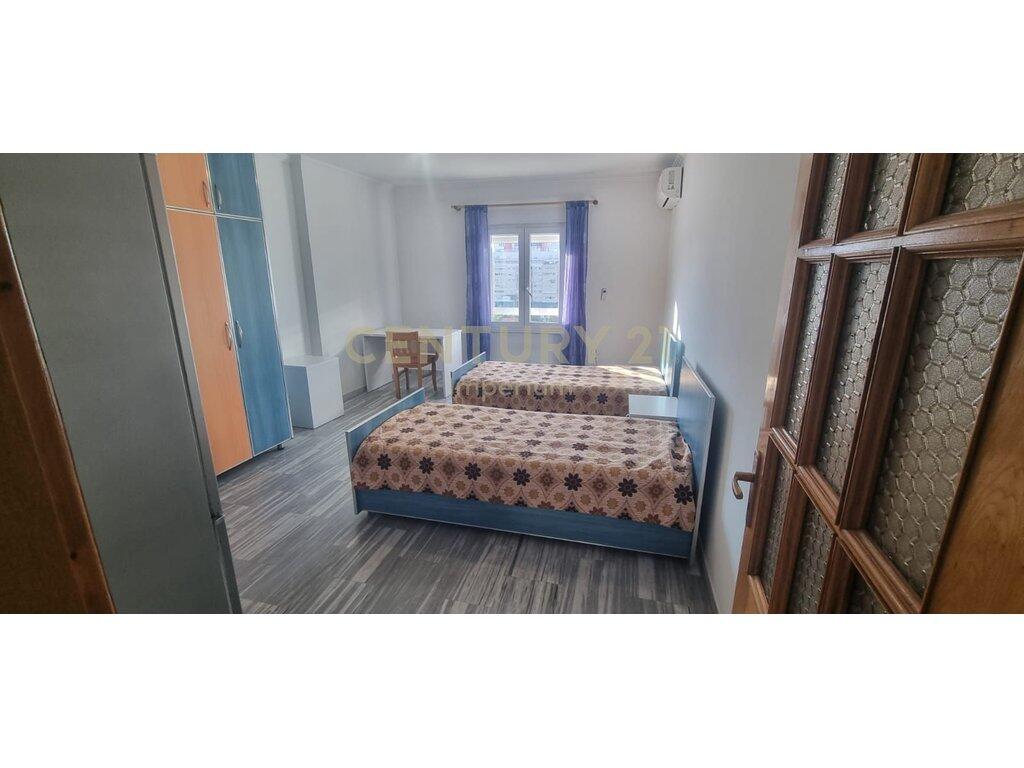 Apartament 2+1 me kuzhinë të veçuar dhe 2 ballkone për QIRA – Laprakë, Tiranë