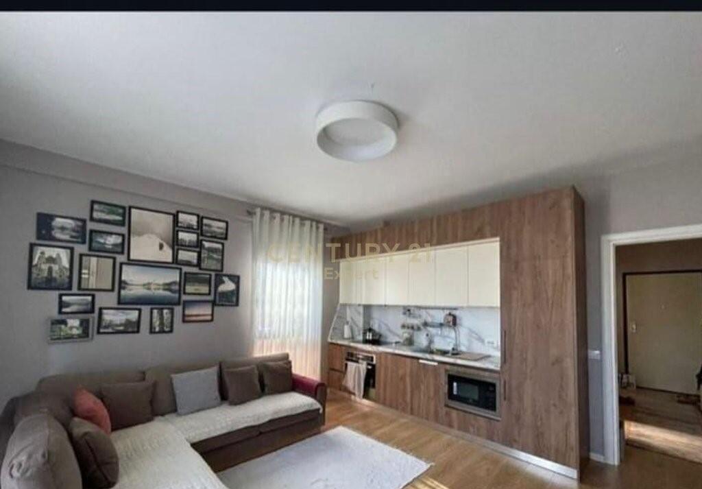 Apartament Modern 1+1 me Qira pranë Kopshtit Botanik – 700€/muaj