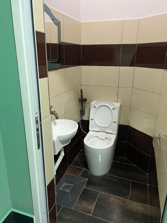 SHOP FOR RENT 45 M2 ELBASAN STREET 600 EURO