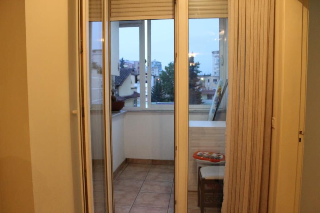 Apartament - Për Qira 2+1 ISH EKSPOZITA