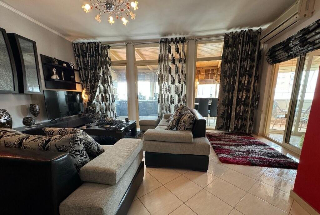 Apartament 2+1 me Qira – Rruga e Barrikadave, Tiranë | 800€/muaj